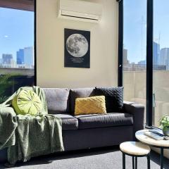 Urban CityScapes 2BR Apt on Bourke