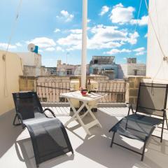 Well Located Townhouse & Courtyard Kalka - Happy Rentals