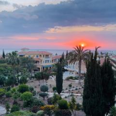 Regina Gardens Sunset with Fast Free Wi-Fi and Late Check-Out