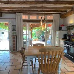 Sleeps 6 Vineyard Escape- PetsOK & Airport Access