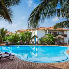 Tortuga beach lovely 2 bed apartment and gardens