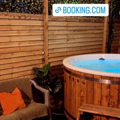 Sèid Bò - Sleeps 6 - NEW Private 6 Person HotTub Available
