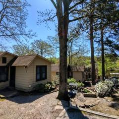 #08 - One Bedroom Lakeview Cottage-Pet Friendly