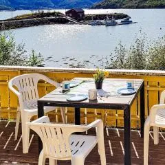 Holiday home Naustbukta