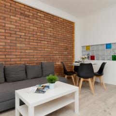 Rondo Wiatraczna Apartment with Parking by Renters