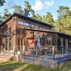 Beautiful Home In Frjestaden With Wifi And 3 Bedrooms