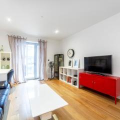 Spacious Modern 3 BR Apt w Balcony, Woolwich