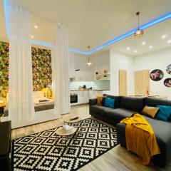 Chic City Center Studio with AC - Tropical House