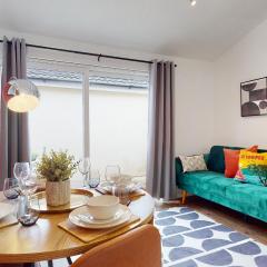 Cardiff Apartment - Walking distance to Centre with Sun Patio