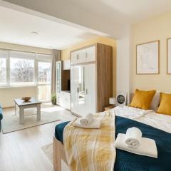 Central located 1BDR peaceful apt Fast Wi-fi