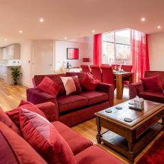 Caer Fedwen Barns Cariad Spacious self catering 3 bed Group Getaway Luxury Cottage with Private Hot Tub