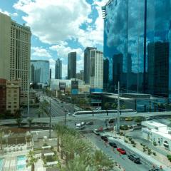 Tower 3 Corner unit with Spectacular Formula 1 Race Views!