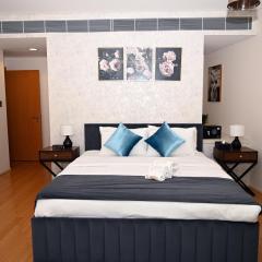 Luna Breeze - Elegant 2BR Apartment with Beach Access, Near Al Raha Beach