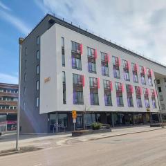 Very nice studio right next to the train station and free parking Kotimaailma Apartments