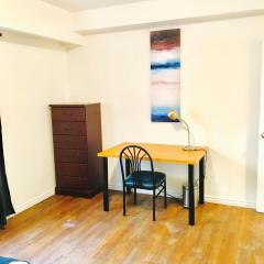 Stylish Montreal Apartment: Comfortable Stay in the Golden Square Mile