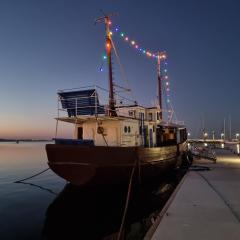 Houseboat GDY-50, dom na wodzie z sauną i jacuzzi