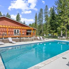 River Road Lodge by NW Comfy Cabins