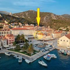 Clock Tower Apartment - ZF Hvar Center
