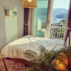 거제 바다 머금은 몽돌멍