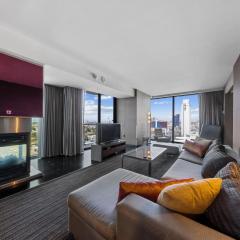 Modern Luxury 17 Floor Panoramic Huge Corner Suite