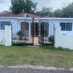 3-Bed House in Montego Bay 10 min from airport