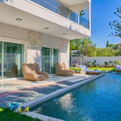 Luxury Villa with Pool, BBQ & Garden in Vouliagmeni