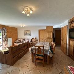 Appartement Avec Piscine, Terrasse, et WIFI - 8 Personnes - FR-1-733-138