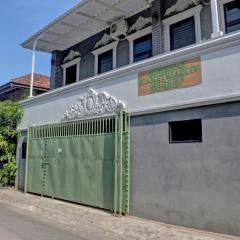 OYO Life 92830 Homestay Slamet Riadi Iv