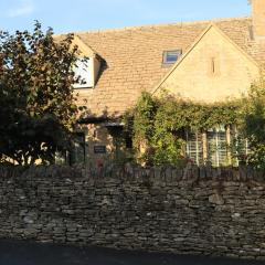 Beautiful Cottage in the Heart of Stow on the Wold