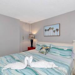 Walk to the Beach and Village - Hibiscus Villa