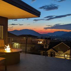 A Mountain Retreat with Views, Hot Tub & AC