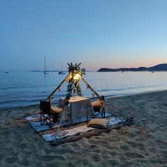 La demeure de Poulpican chambre BROCELIANDE jacuzzi charme et romantique mer plage restaurant à 300m Golfe Saint Tropez