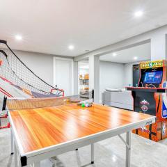 FUN HOME with GAME ROOM & HOT TUB & Outdoor FIRE PIT