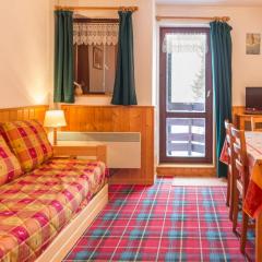 Studio lumineux avec balcon orienté sud près des pistes - FR-1-275-147