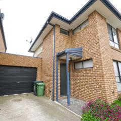 Fawkner Modern 3BR House Netflix WiFi Parking