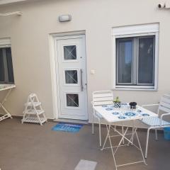 happy travelers studio free parking