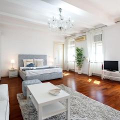 Mozzafiato by the River Studio