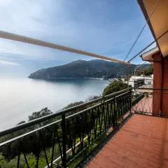 081b) Historic Villa Il Vigneto 49, Sea view, Balcony, Free private parking