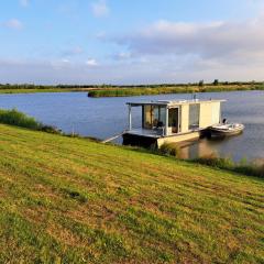 AquaHome - NP de Biesbosch - Bijzonder overnachten op een houseboat!