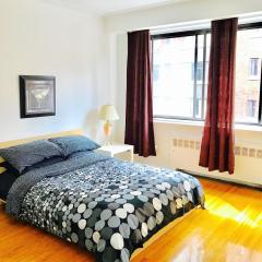 Stylish Montreal Apartment: Comfortable Stay in the Golden Square Mile