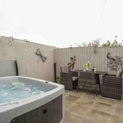 Beeches Bach, 1 bedroom cottage with hot tub