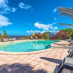 Bungalow de 2 chambres a Bouillante a 70 m de la plage avec vue sur la mer piscine partagee et jardin clos
