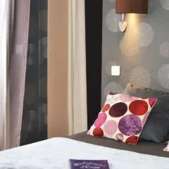 "POUR VOUS" studio dans villa avec piscine