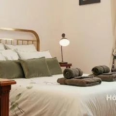"Les Effrontés" Louis Blanc Charming Apartment