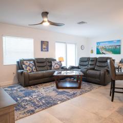 Modern 3 Bed House - Minutes to Downtown & Siesta Key - Pet Friendly