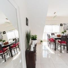 Spacious Duplex with Terrace & Mamad 3-min From the Beach by Sea N' Rent