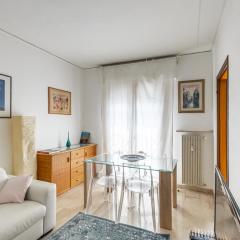 Kris- Mestre Bright Apartment with Parking!