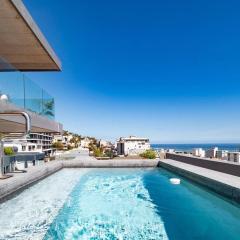 Luxury Studio with Ocean Views and Rooftop Pool
