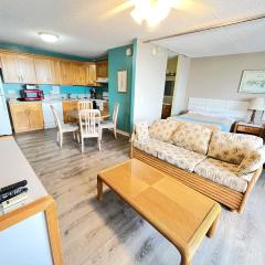 Royal Kuhio 1702 - Spacious Studio with Stunning Mountain City Views in the Heart of Waikiki!