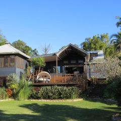 BELLINGEN CONVERTED CHURCH on the river (Pet Friendly)